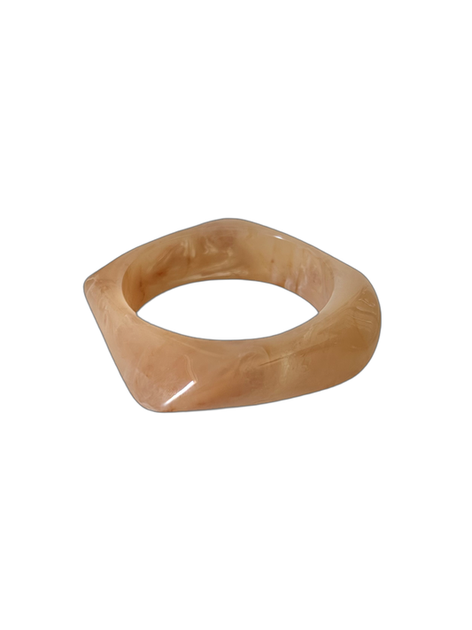 Bracelet acrylique modèle rose vieilli